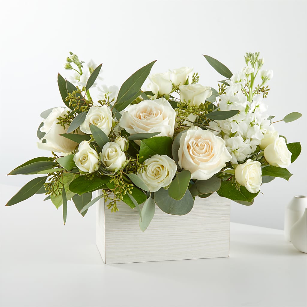 Fresh Linen Box Bouquet – Colonial Nursery Garden Center, Ladysmith WI