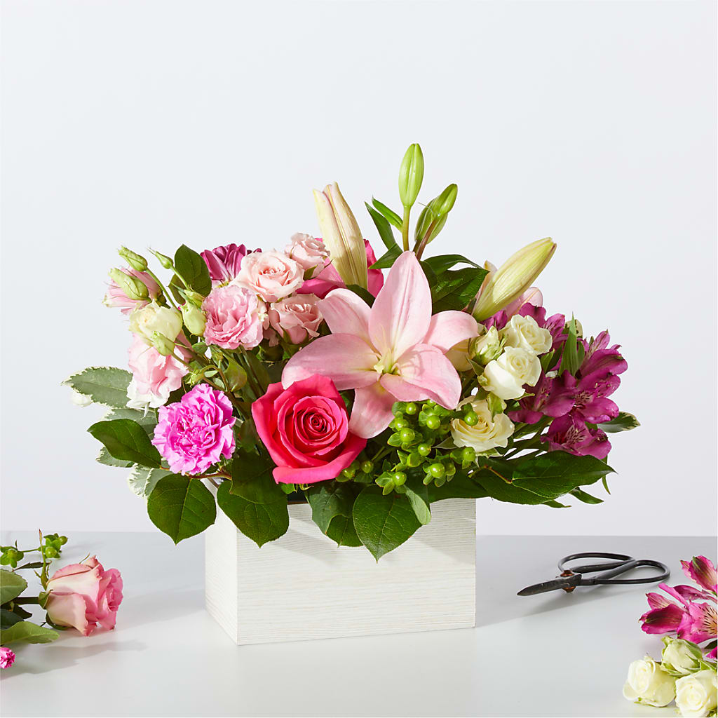 Sweetberry Box – A Florist Original – Colonial Nursery Garden Center, Ladysmith WI