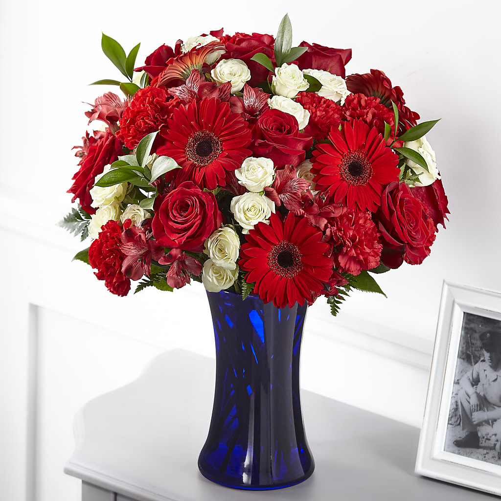 Hearts Embrace Bouquet – Colonial Nursery Garden Center, Ladysmith WI