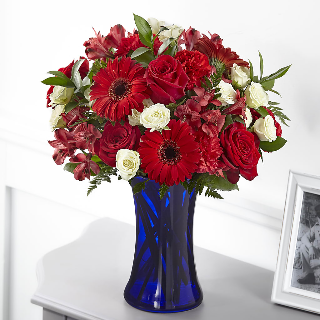 Hearts Embrace Bouquet – Colonial Nursery Garden Center, Ladysmith WI