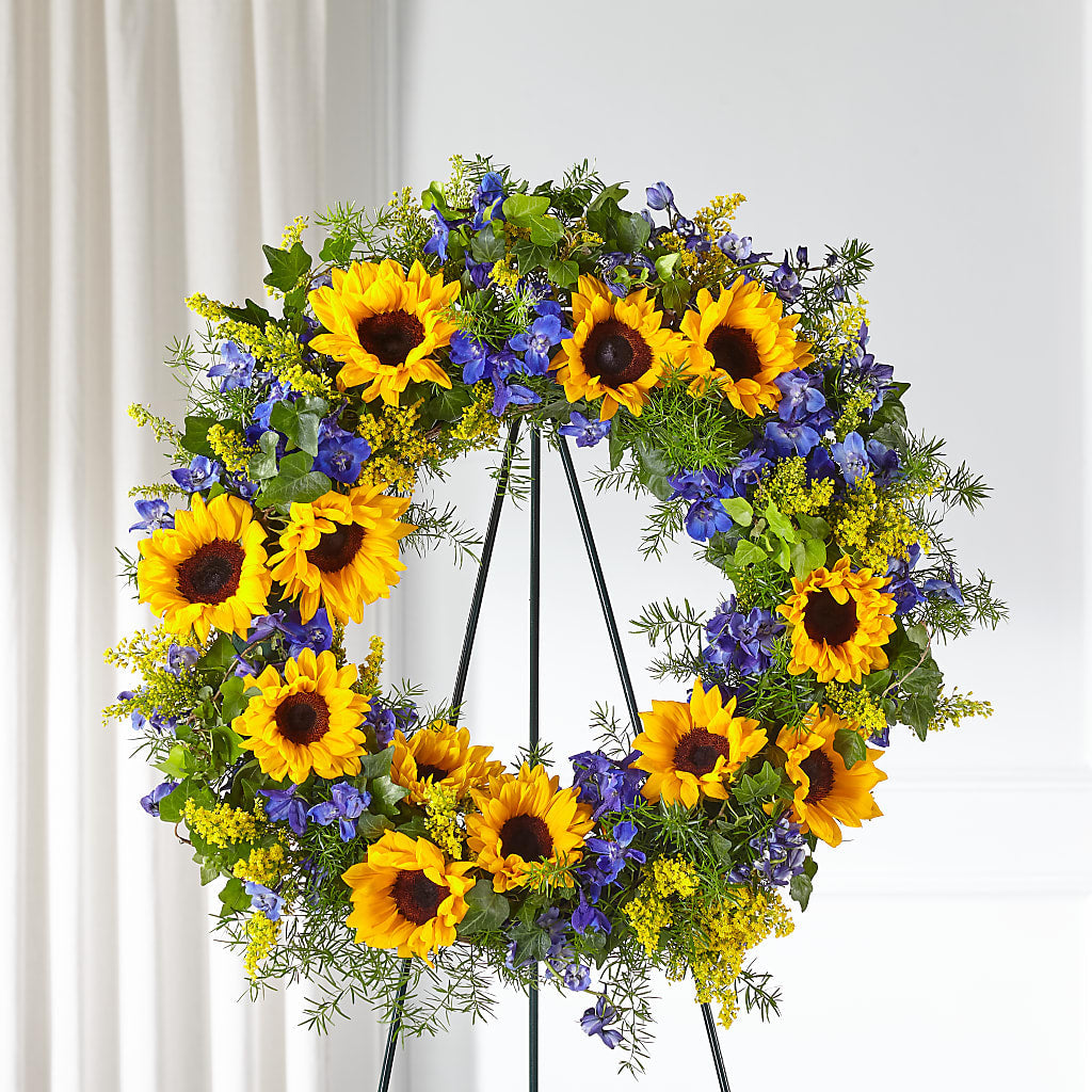 Bright Rays Wreath – Colonial Nursery Garden Center, Ladysmith WI