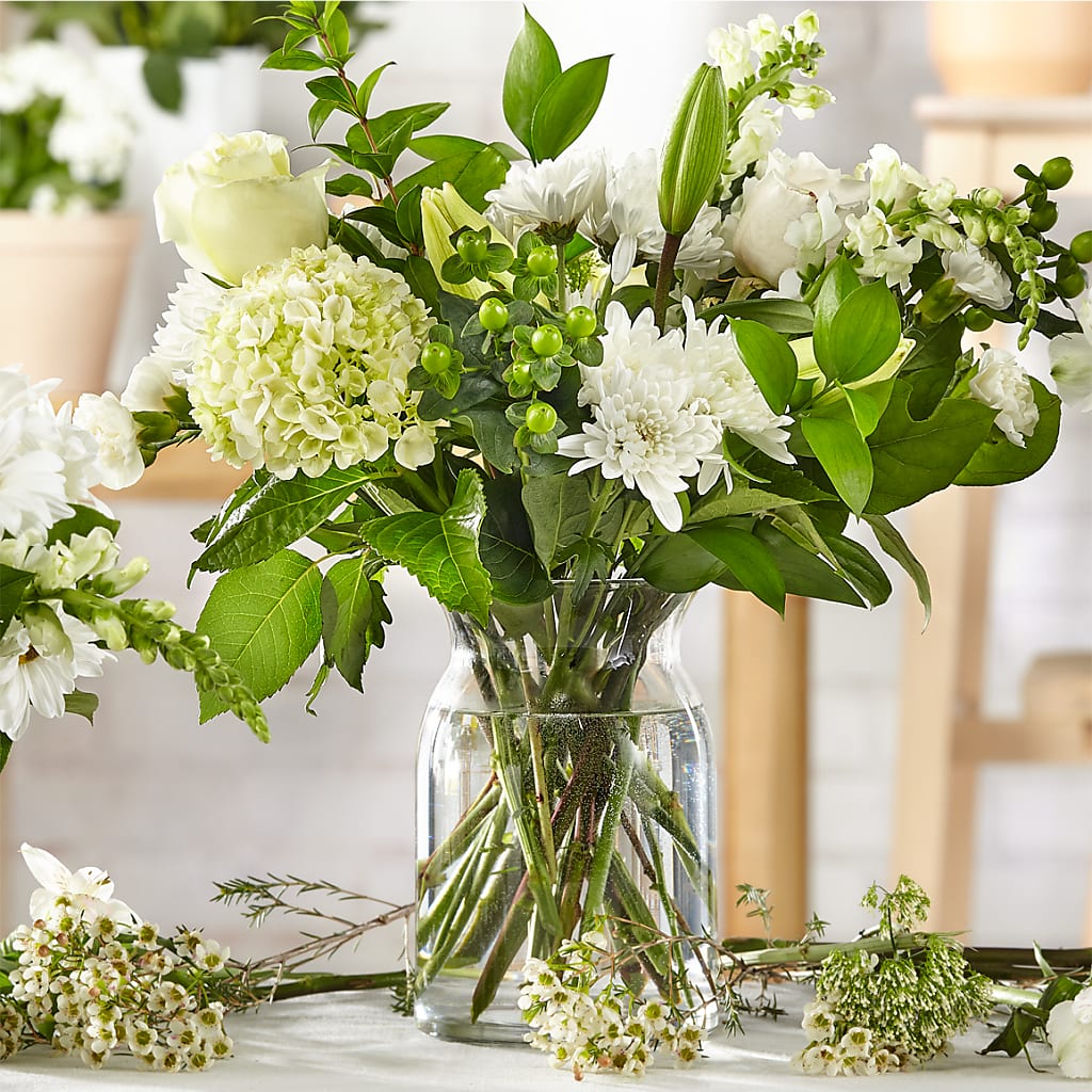 Classic Ivory – A Florist Original – Colonial Nursery Garden Center, Ladysmith WI