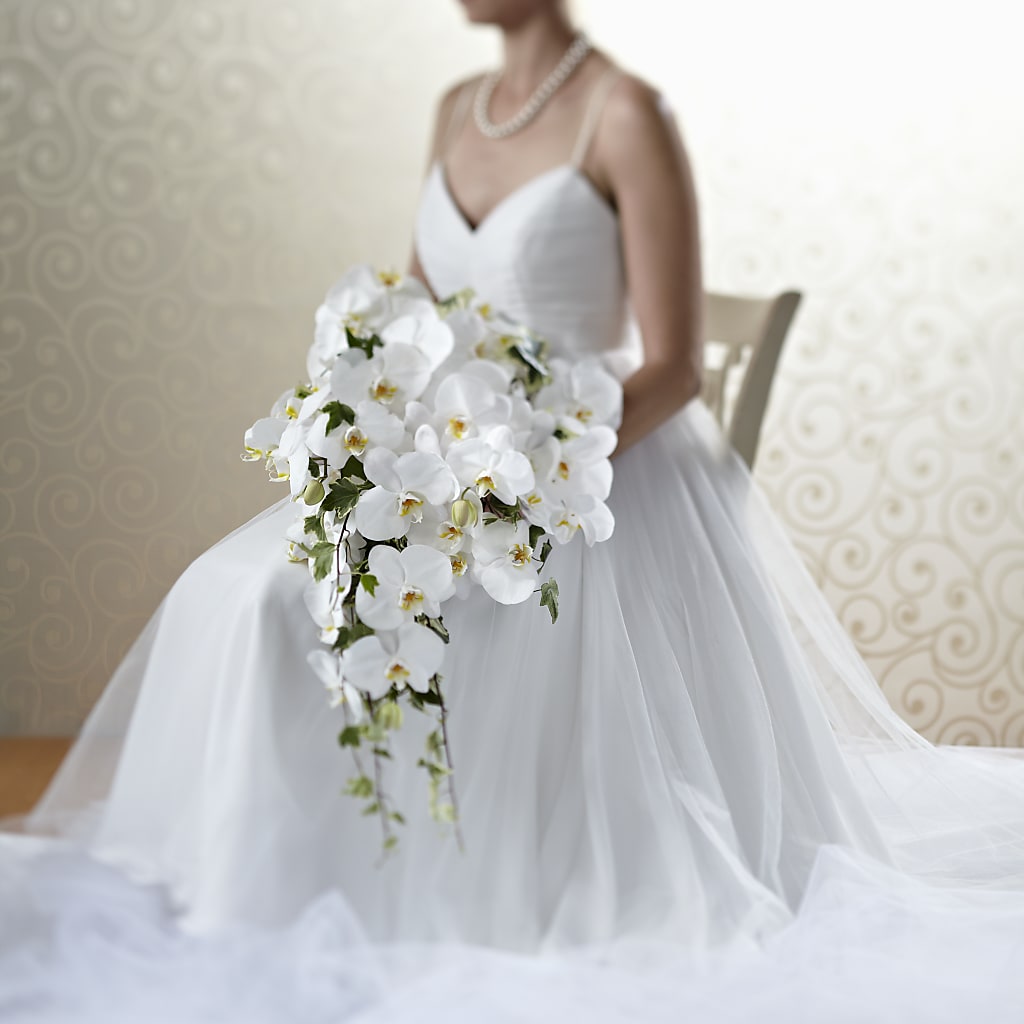 Classic White Bouquet – Colonial Nursery Garden Center, Ladysmith WI