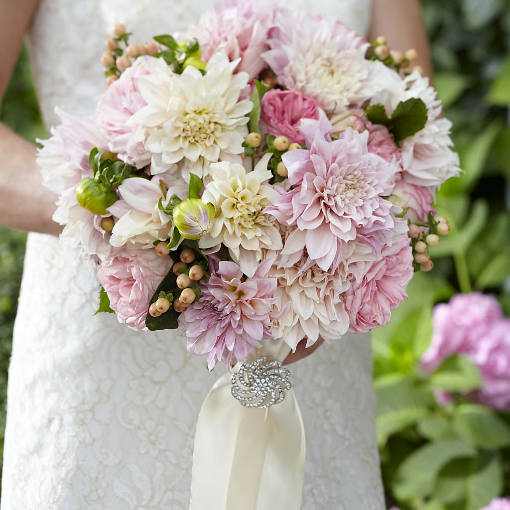 Heart's Promise Bouquet – Colonial Nursery Garden Center, Ladysmith WI