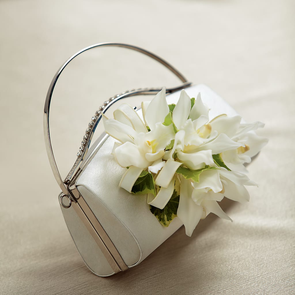 White Purse Decor – Colonial Nursery Garden Center, Ladysmith WI