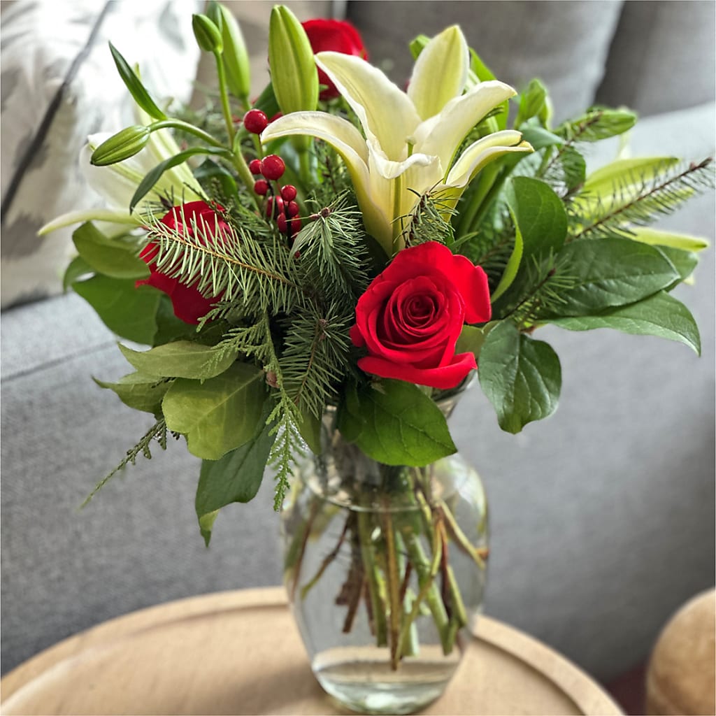Sparkling Snowflakes Bouquet –  Colonial Nursery Garden Center, Ladysmith WI