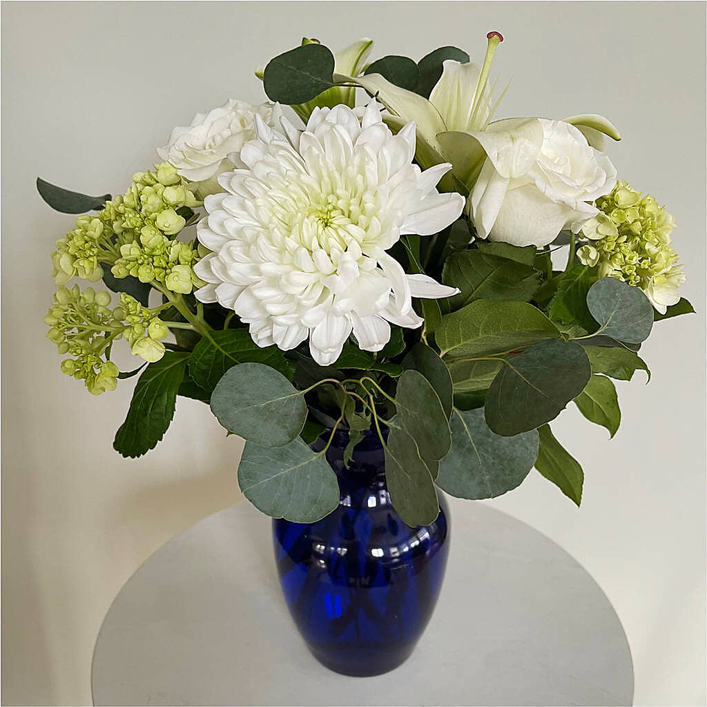 Snowy Dreams Bouquet –  Colonial Nursery Garden Center, Ladysmith WI