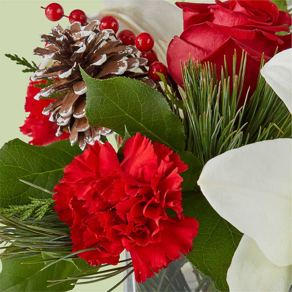 Glistening Icicles Bouquet –  Colonial Nursery Garden Center, Ladysmith WI