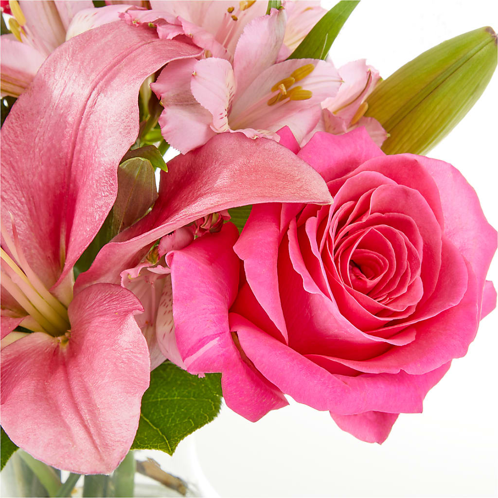 Lots of Love Bouquet –  Colonial Nursery Garden Center, Ladysmith WI