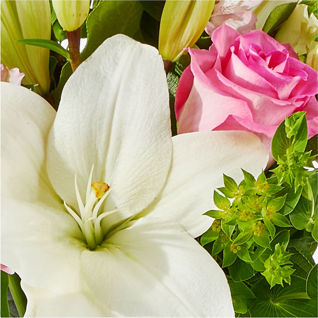 Fondly Bouquet –  Colonial Nursery Garden Center, Ladysmith WI